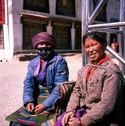 西藏夫妇吃瓜事件视频,一场引发热议的网络风波